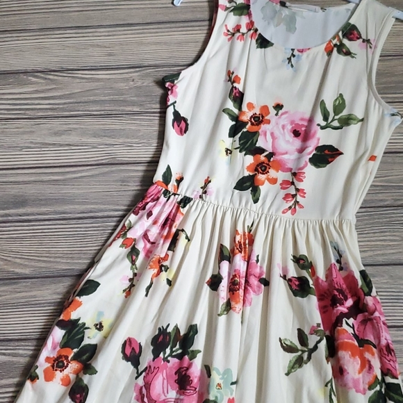 Sale Light Yellow Floral Dress S M L - Picture 2 of 5
